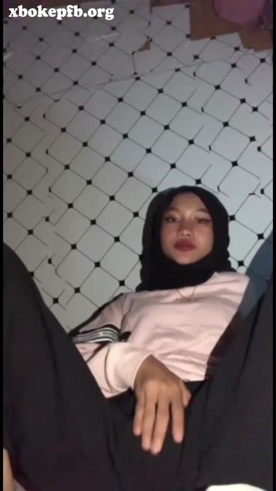 Bokebjilbab_hitam_esempeh_nakal_colmek_malay_-_Lulustream.mp4