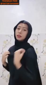 Ukhti imut kebelet sange omek di toilet