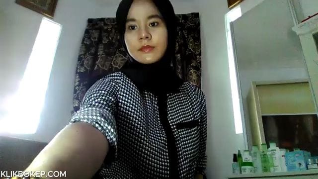 Bokep Indo Hijabers Busty Muslimawear Bergoyang Erotis Dan Pamer Memek Hitam